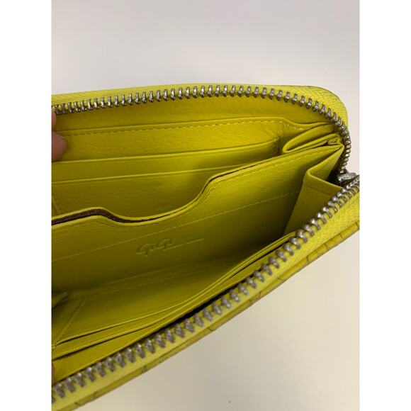 Gigi New York Yellow Crocodile Print Leather Wristlet - Picture 6 of 7